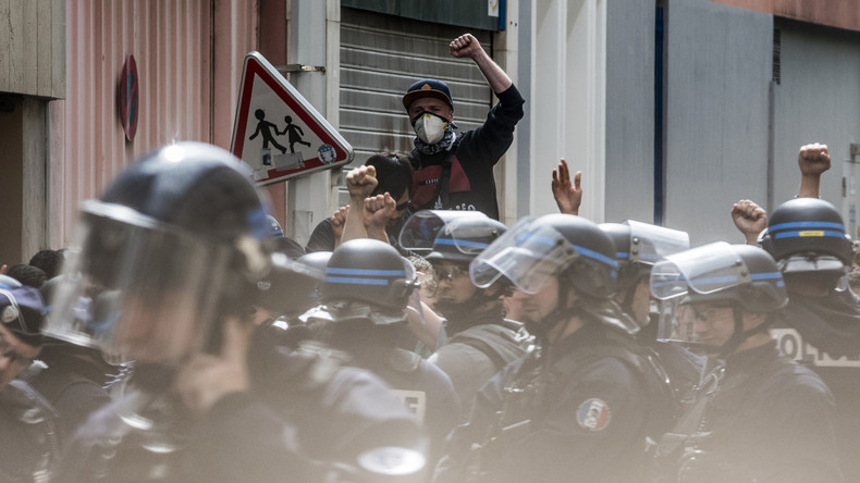 Un tiers des CRS auraient fait grève le 12 septembre en posant un congé maladie