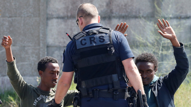 Des CRS contraints de quitter leur hôtel après l'arrivée des migrants qu'ils avaient expulsés