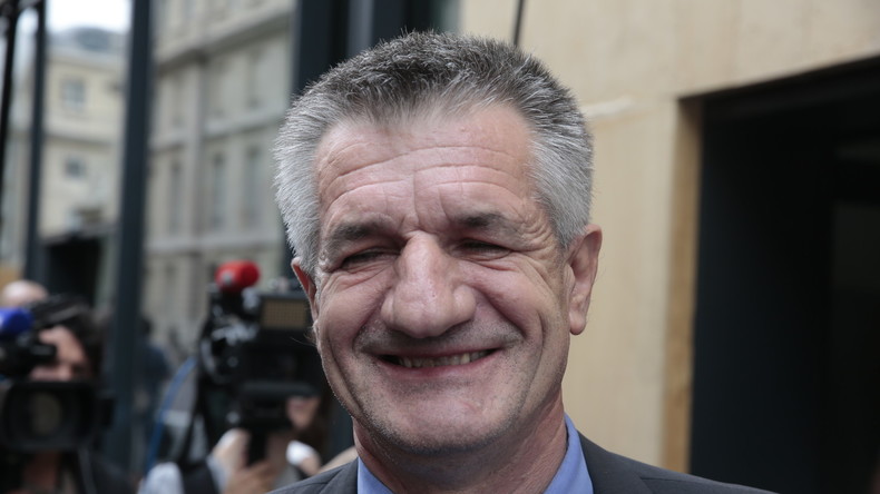 «Belle-maman payait les courses» : quand Jean Lassalle raconte ses déboires d'après campagne (VIDEO)