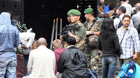Des soldats de l'opération Sentinelle patrouillent à Lourdes en août 2017, photo ©PASCAL PAVANI / AFP
