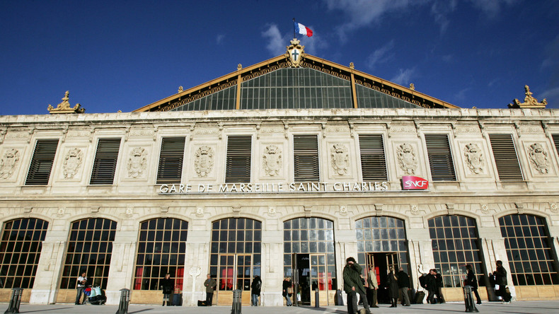 Attentat à Marseille : un homme tue deux femmes au couteau avant d'être abattu
