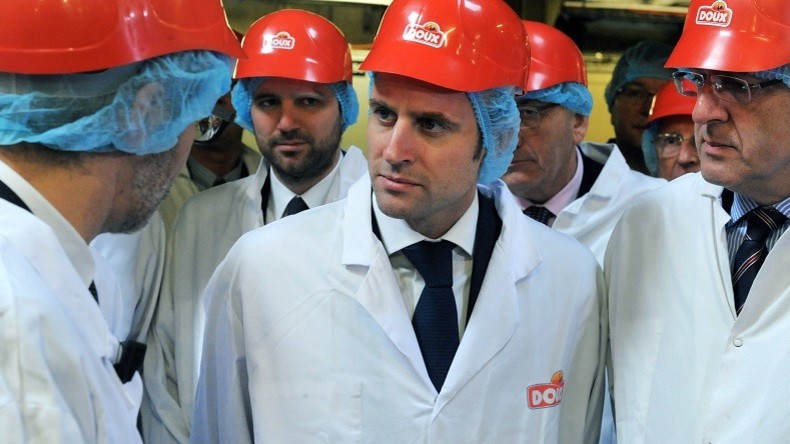 «Ils feraient mieux d’aller voir s’ils peuvent avoir des postes» : la phrase de Macron fait un tollé