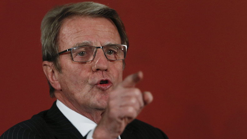 Prompt à condamner Aung San Suu Kyi, Bernard Kouchner a-t-il oublié son affaire birmane ?