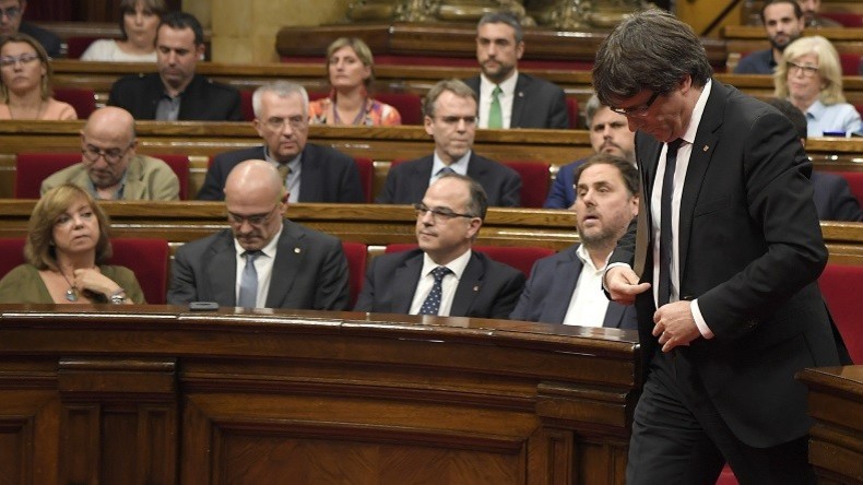 Carles Puigdemont déclare la Catalogne indépendante... mais suspend «les effets» du référendum