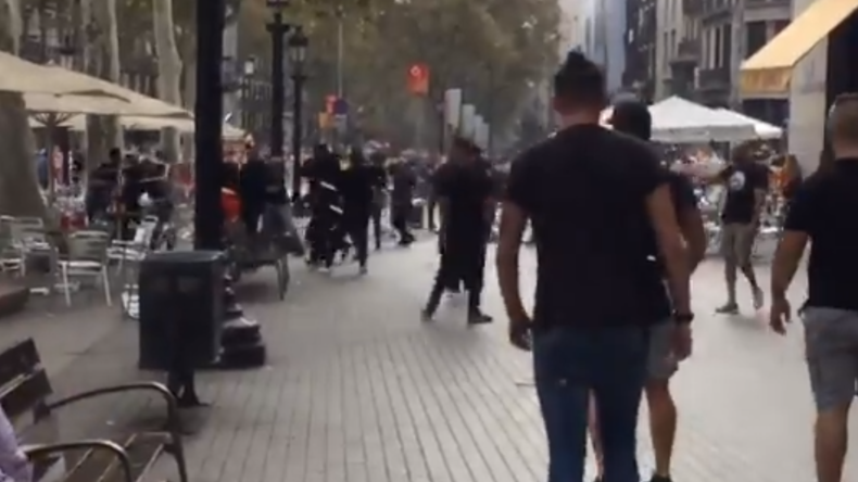 Une bagarre générale éclate à Barcelone en marge de la fête nationale (VIDEOS CHOC)