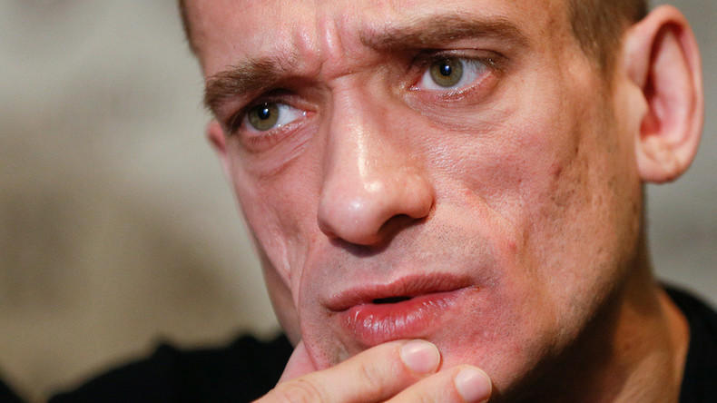 L'artiste russe Piotr Pavlensky, dissident du «régime» français ?