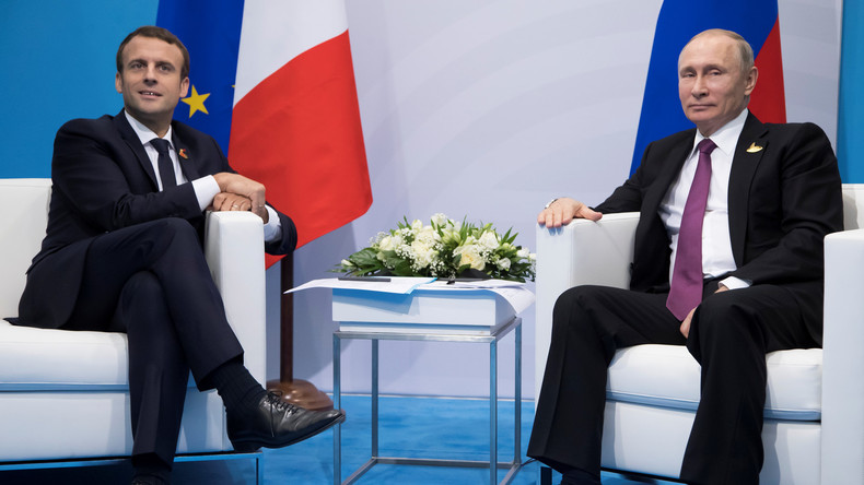Macron a accepté l'invitation de Poutine au Forum économique de Saint-Pétersbourg, selon Lavrov