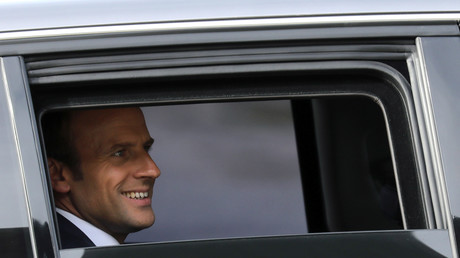 Emmanuel Macron lors de son départ de l'Ecole d'Application aux métiers des Travaux Publics d'Egletons. 