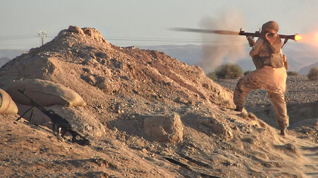 Un combattant de Daesh tire au lance-roquettes (photographie d'illustration)