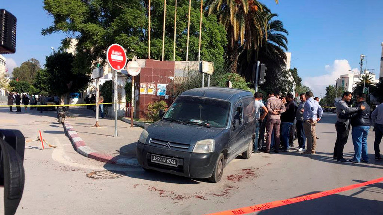 Deux policiers tunisiens poignardés devant le Parlement, l'assaillant arrêté
