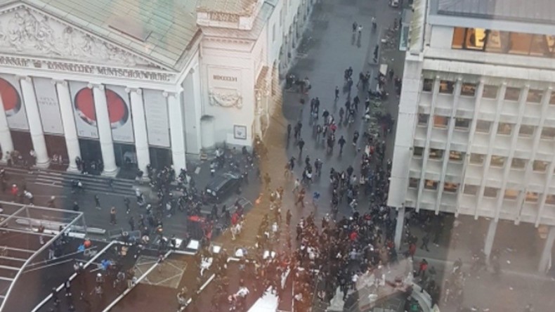 Bruxelles : violents affrontements en plein centre-ville entre la police et des centaines de jeunes