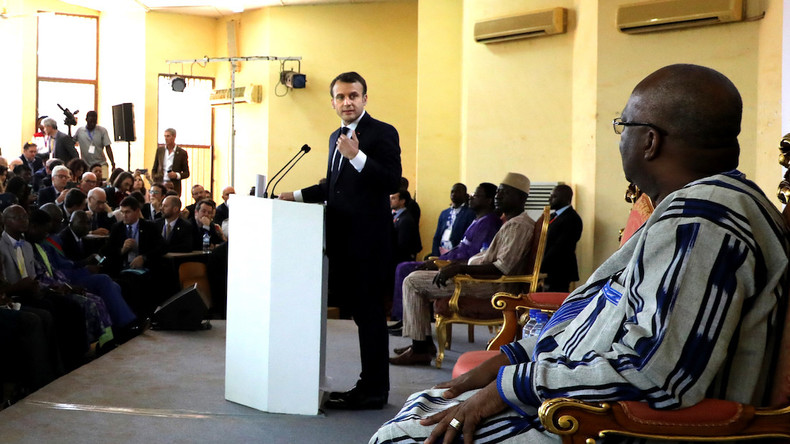 «Pas à moi de réparer votre électricité»: Macron au président du Burkina qui quitte la salle (VIDEO)