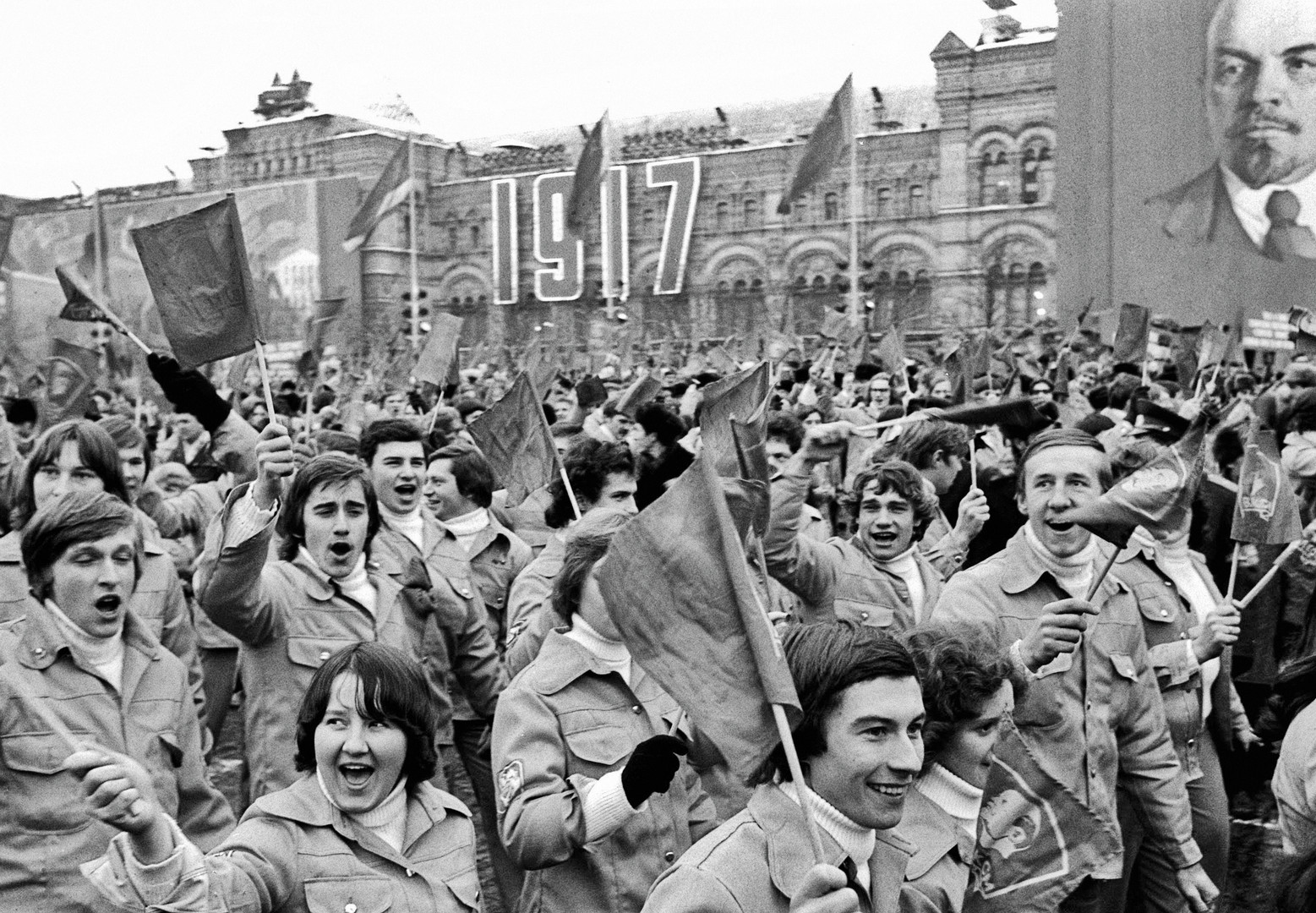 Демонстрации в день Октябрьской революции 1977 Москва