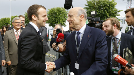 En 2016, lors de l'Eurosatory, la poignée de main fut déjà chaleureuse entre Emmanuel Macron et Alain Juppé
