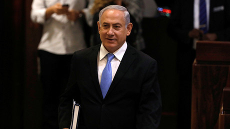 Benyamin Netanyahou lors de son arrivée au parlement israélien à Jérusalem, 13 novembre 2017