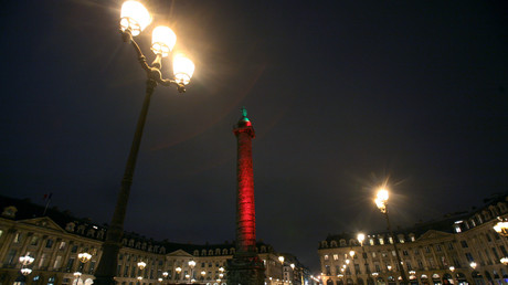 La place Vendôme de nuit, à Paris (image d'illustration)