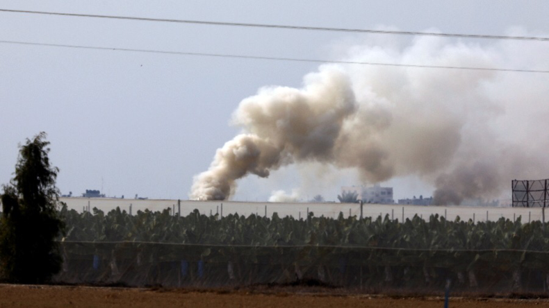Israël attaque des positions du Hamas en réplique à des tirs de roquettes depuis Gaza