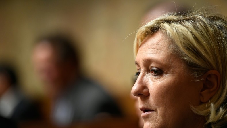 Emplois fictifs : le Front national mis en examen