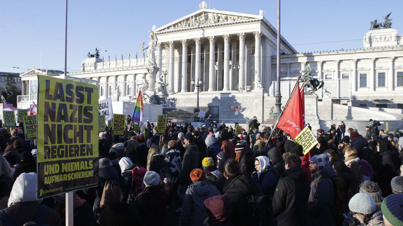 «Ne laissez pas les nazis gouverner» : des milliers de manifestants dans la rue à Vienne (VIDEO)