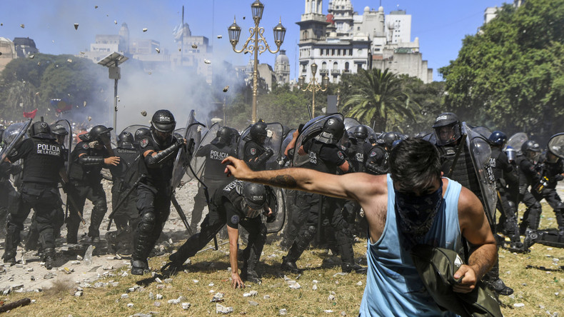Argentine : une manifestation contre la réforme des retraites tourne à l’émeute (VIDEO)