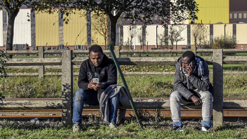 Projet de loi sur l'immigration : la gauche indignée, la droite satisfaite, LREM partagée