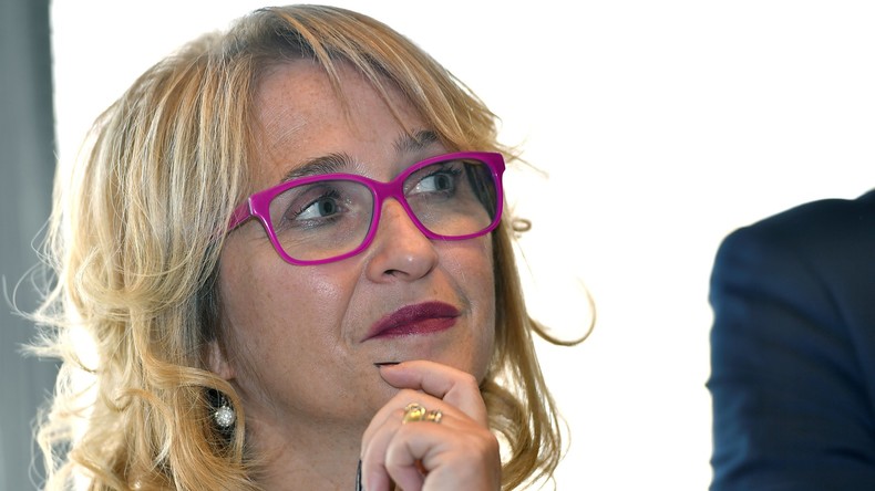 «C’est terrible»: une députée LREM déplore que son mari doive se priver de Porsche Cayenne