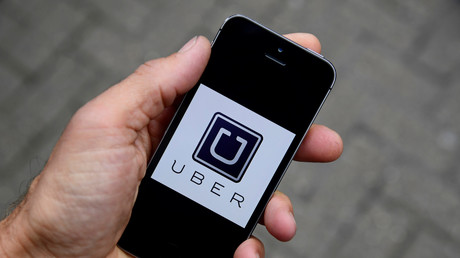 La société américaine Uber se targue d'avoir révolutionné le transport individuel, tout en refusant d'être considérée comme une entreprise de transport
