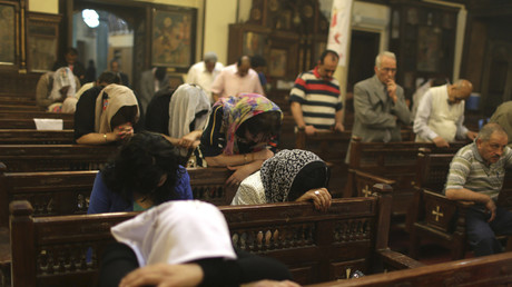 Des fidèles en prière dans une église du Caire, en avril 2014 (image d'illustration)