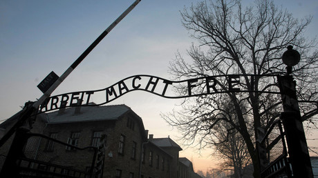 Entrée de l'ancien camp de concentration et d'extermination nazi d'Auschwitz.