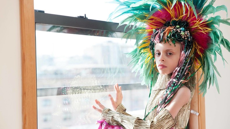 A 10 ans, il crée le premier club de drag queens pour enfants et ados