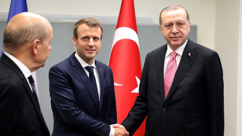 Erdogan reçu par Macron à Paris : une visite controversée et des dossiers épineux