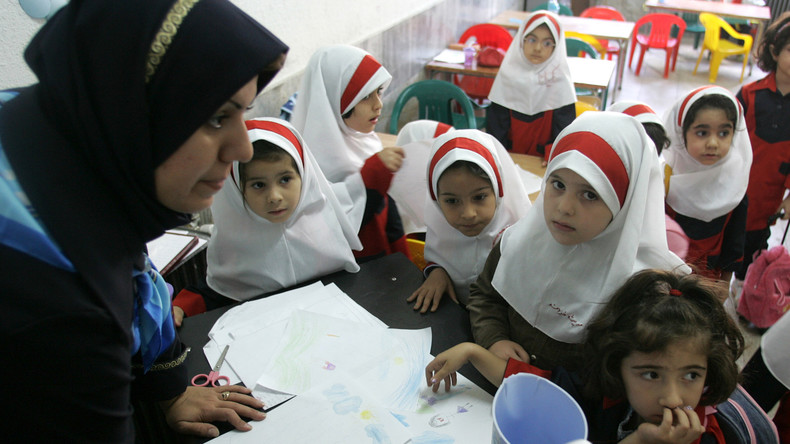 Contre l'«expansionnisme colonial», l’Iran interdit l’apprentissage de l’anglais en primaire