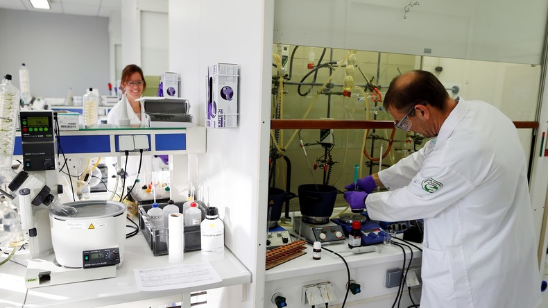 Inquiète des «théories du complot», l'industrie pharmaceutique veut miser sur la «transparence»