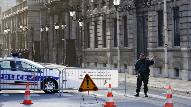 «Vous n'êtes pas journaliste» : un reporter de RT refoulé de l'Elysée malgré sa carte de presse