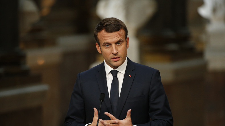 Fraude fiscale, ostentation... Twitter se gausse du sommet #ChooseFrance d'Emmanuel Macron