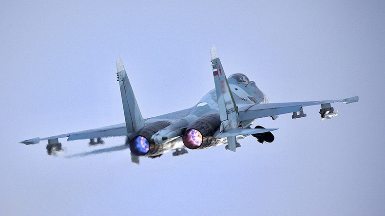 Un avion de chasse russe intercepte un avion de surveillance américain au-dessus de la mer Noire