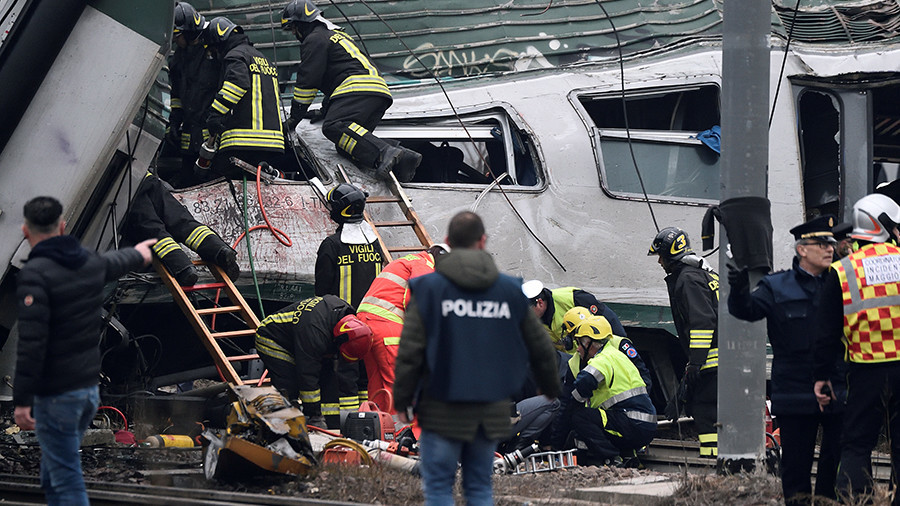Au moins trois morts et des dizaines de blessés dans le déraillement d'un train près de Milan