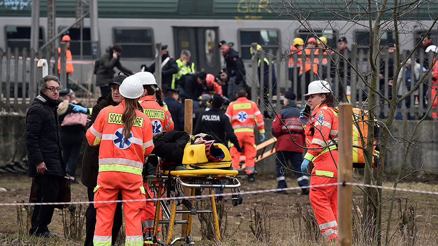 Au moins trois morts et des dizaines de blessés dans le déraillement d'un train près de Milan