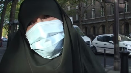 Capture d'écran Youtube de la djihadiste en interview à Lorient