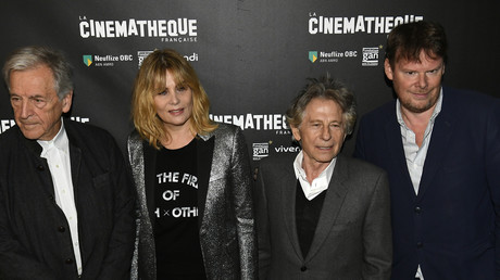 Frédéric Bonnaud, tout à droite, en compagnie de Roman Polanski, de l'actrice Emmanuelle Seigner et du président de la Cinémathèque, Costa Gavras (tout à gauche), le 30 octobre 2017 lors de la rétrospective donnée en l'honneur du cinéaste franco-polonais. 