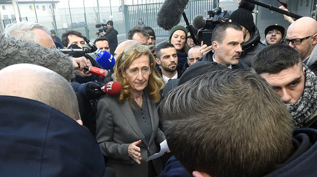 La ministre de la Justice Nicole Belloubet alors qu'elle quitte la prison de Vendin-le-Vieil, le 16 janvier 2018.