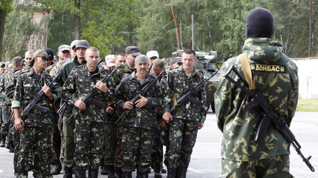 Des volontaires ukrainiens du bataillon d'autodéfense «Donbass» lors d'une cérémonie près de Kiev. Image d'archive.