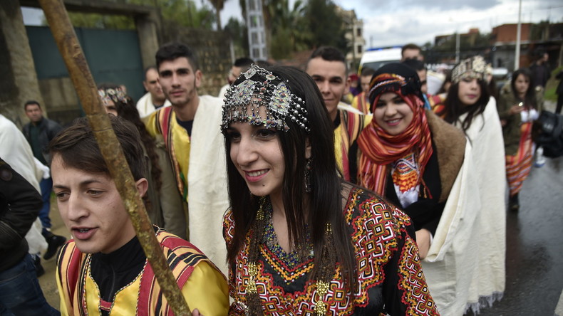 «Si tu prononces un mot en kabyle, je te tue !» : une députée enflamme la toile algérienne