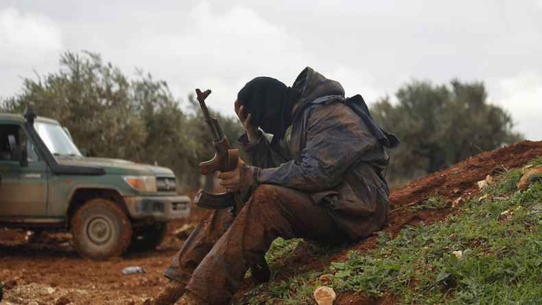 «Ils voulaient me convaincre de devenir kamikaze» : un Russe raconte à RT sa vie auprès de Daesh