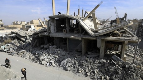 Résidents de Raqqa de retour dans leur ville détruite.