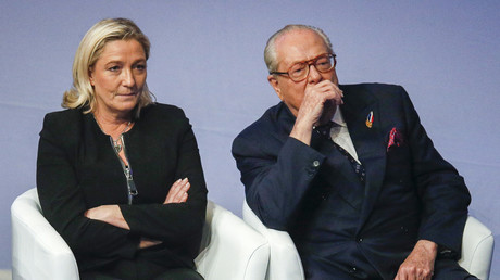 Marine Le Pen et Jean-Marie Le Pen lors du congrès du FN à Lyon, novembre 2014, illustration