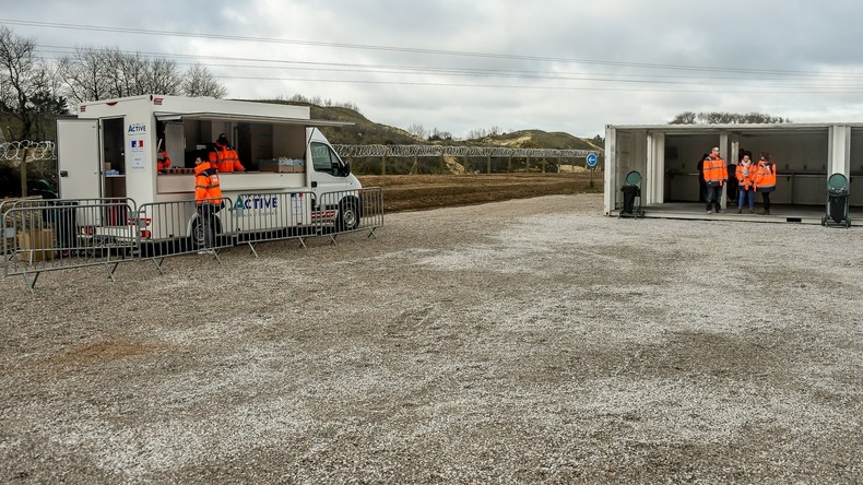 Calais : échec au premier jour de la distribution de nourriture par l'Etat aux migrants