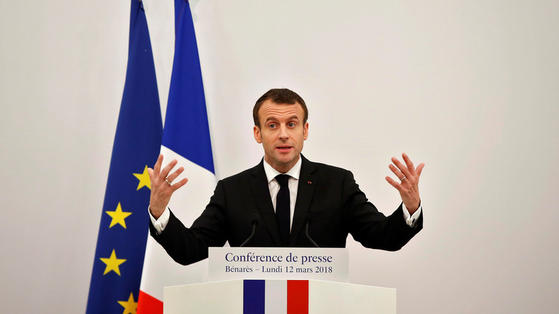 En Inde, la question d'une journaliste française provoque la colère froide d'Emmanuel Macron (VIDEO)
