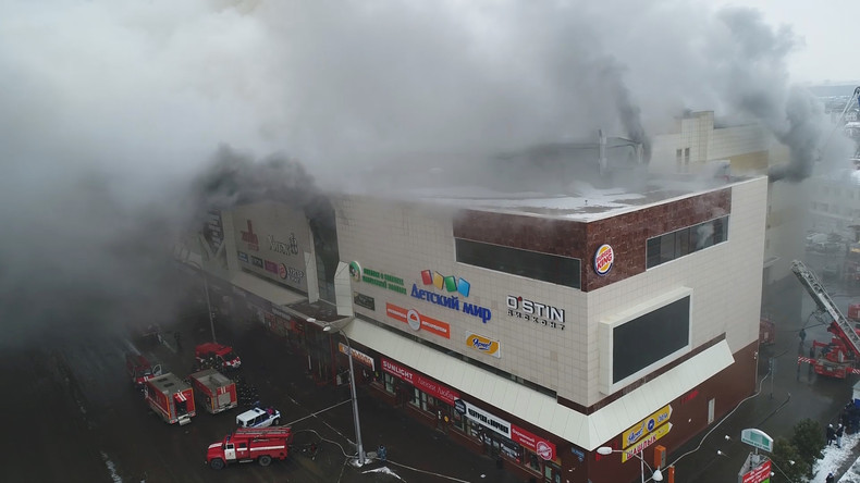 Russie : au moins 64 morts dans l'incendie d'un centre commercial (VIDEOS)
