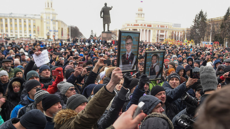«Meurtriers !» : des habitants de Kemerovo réclament la démission des autorités locales (VIDEO)